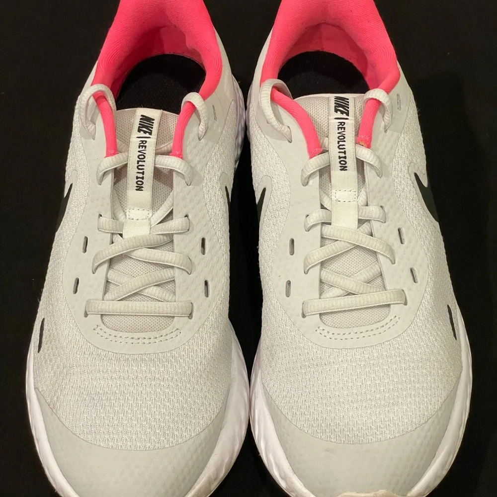 NIKE REVOLUTION LOW TRAINERS YOUTH SHOES‎ GREY & BRIGHT PINK SIZE 7Y / 9W